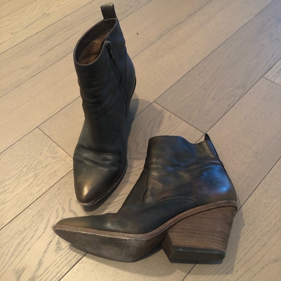 frye amado wedge